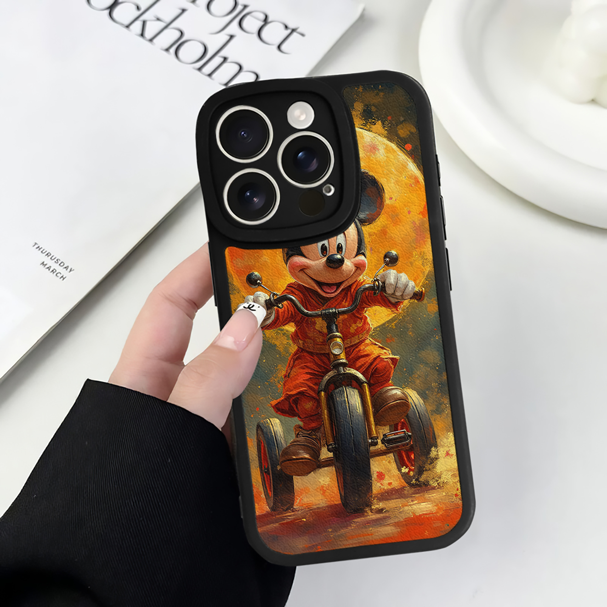 （画像用） ミッキーマウス Mickey Mouse 【iPhone 16シリーズ対応】シリコンスマホケース（レザー調） 材質：シリコン
